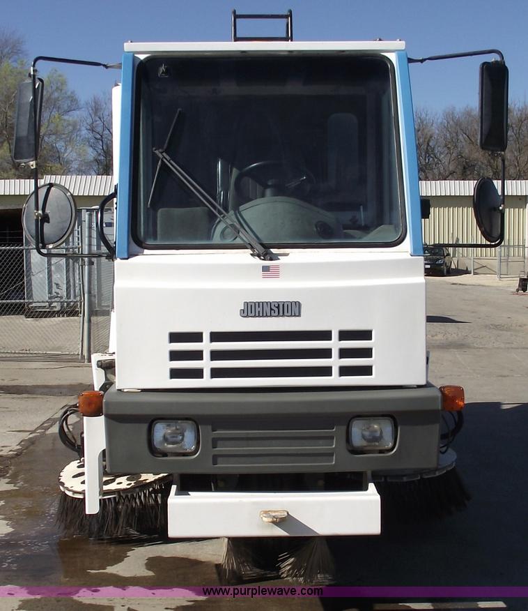 image for item 5763 1998 Johnston 3000 street sweeper