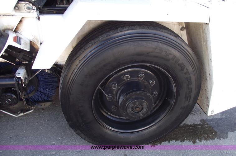 image for item 5763 1998 Johnston 3000 street sweeper