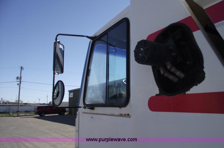 image for item 5763 1998 Johnston 3000 street sweeper