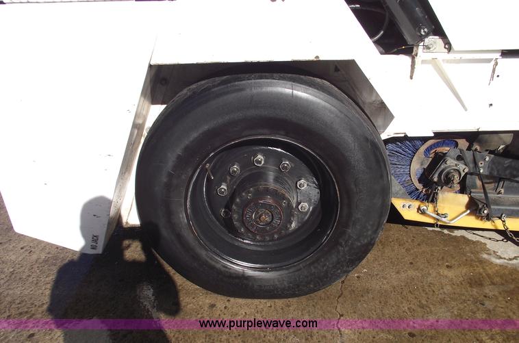 image for item 5763 1998 Johnston 3000 street sweeper