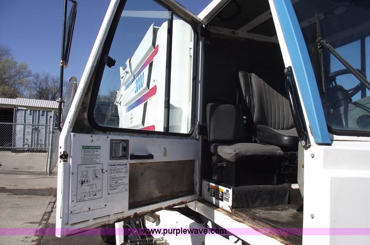 image for item 5763 1998 Johnston 3000 street sweeper