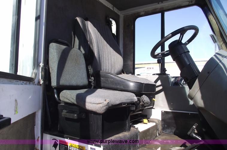 image for item 5763 1998 Johnston 3000 street sweeper