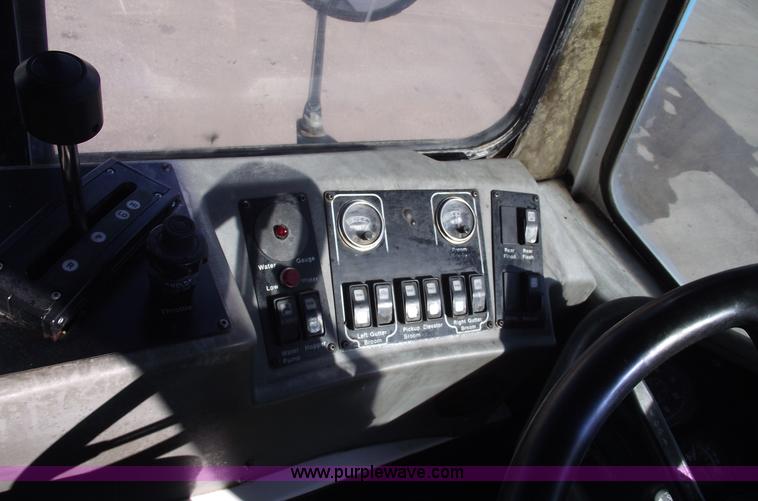 image for item 5763 1998 Johnston 3000 street sweeper