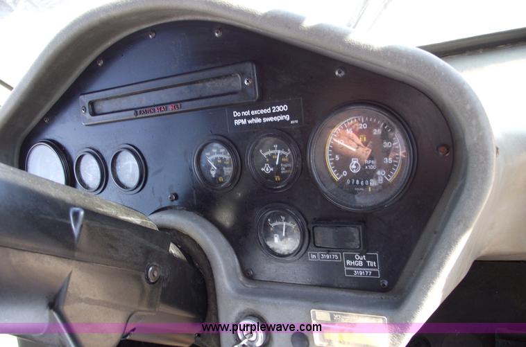 image for item 5763 1998 Johnston 3000 street sweeper