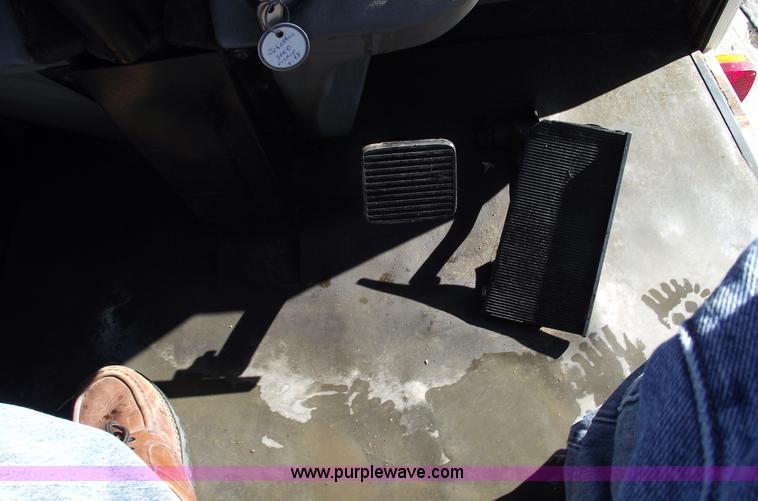 image for item 5763 1998 Johnston 3000 street sweeper