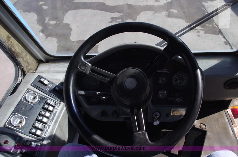 image for item 5763 1998 Johnston 3000 street sweeper