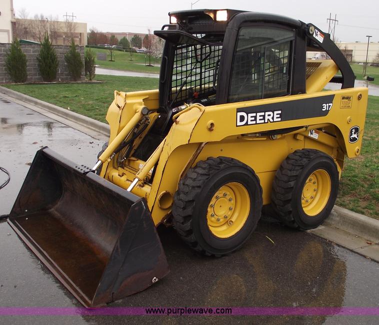 image for item 5772 2007 John Deere 317A skid steer