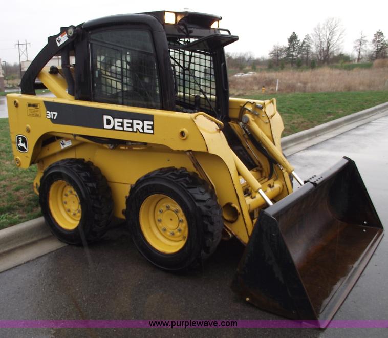 image for item 5772 2007 John Deere 317A skid steer