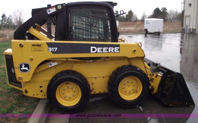 image for item 5772 2007 John Deere 317A skid steer
