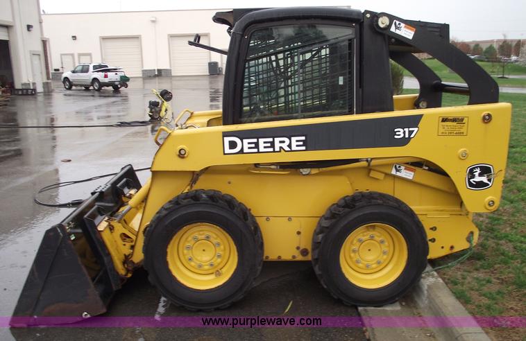image for item 5772 2007 John Deere 317A skid steer