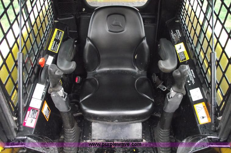 image for item 5772 2007 John Deere 317A skid steer