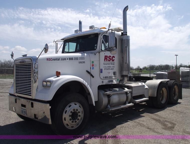image for item 5775 2005 Freightliner FLD120 SD semi truck