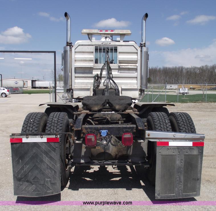 image for item 5775 2005 Freightliner FLD120 SD semi truck