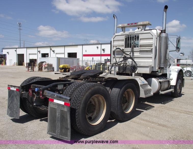 image for item 5775 2005 Freightliner FLD120 SD semi truck