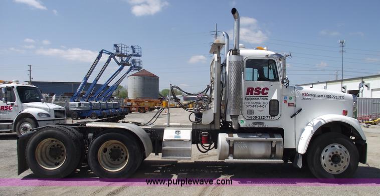 image for item 5775 2005 Freightliner FLD120 SD semi truck