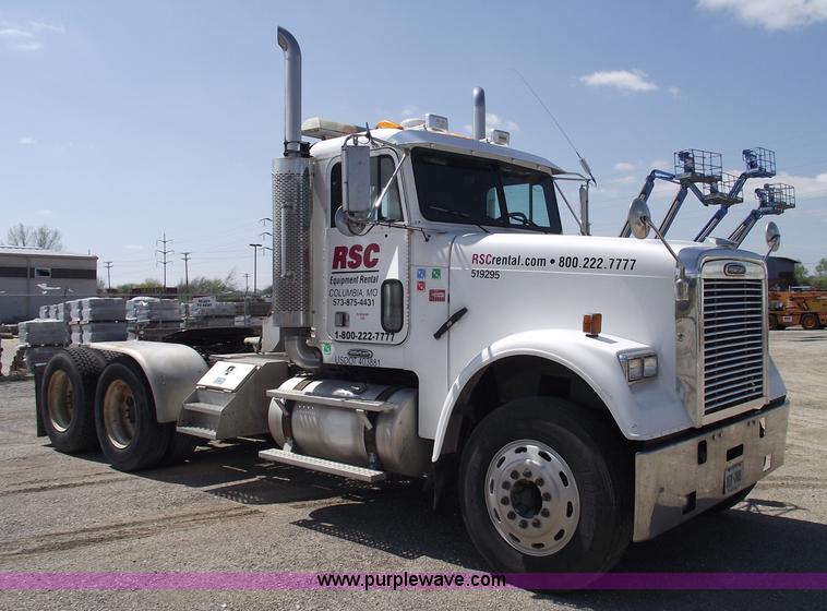 image for item 5775 2005 Freightliner FLD120 SD semi truck
