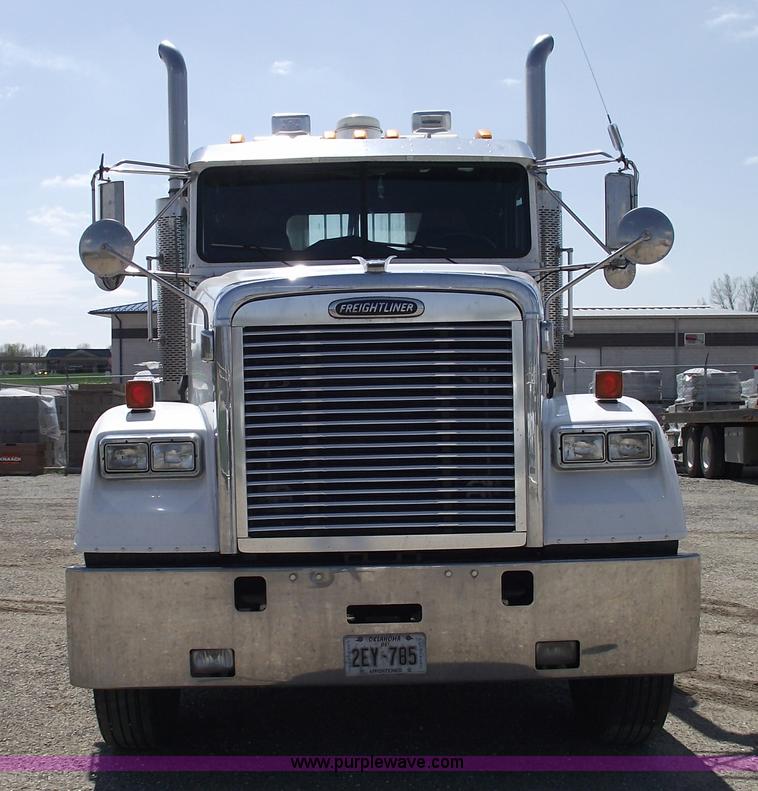 image for item 5775 2005 Freightliner FLD120 SD semi truck