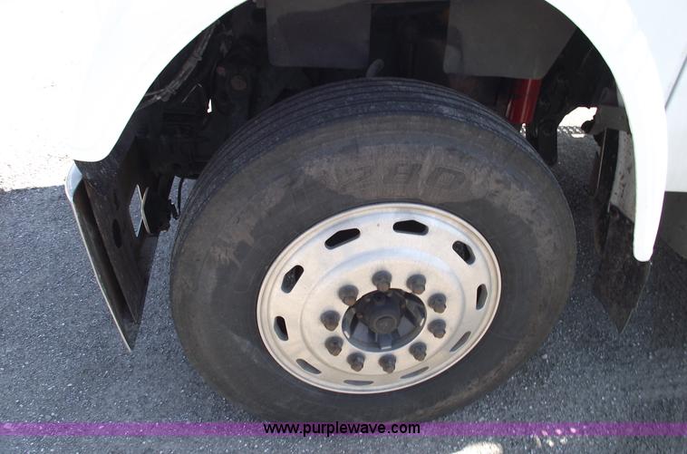 image for item 5775 2005 Freightliner FLD120 SD semi truck