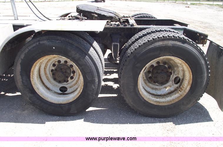 image for item 5775 2005 Freightliner FLD120 SD semi truck