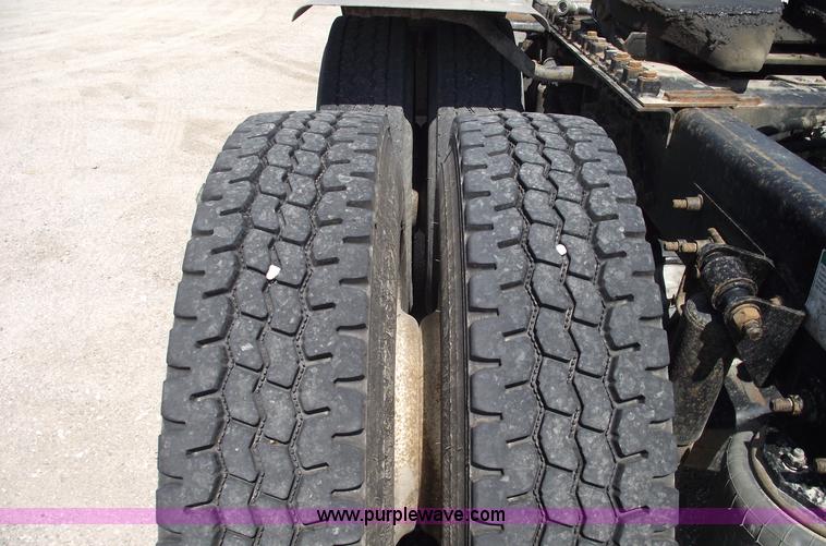 image for item 5775 2005 Freightliner FLD120 SD semi truck