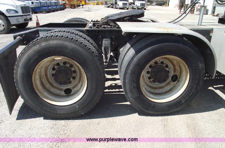 image for item 5775 2005 Freightliner FLD120 SD semi truck