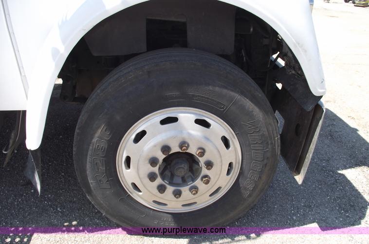 image for item 5775 2005 Freightliner FLD120 SD semi truck