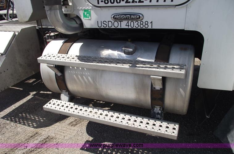 image for item 5775 2005 Freightliner FLD120 SD semi truck