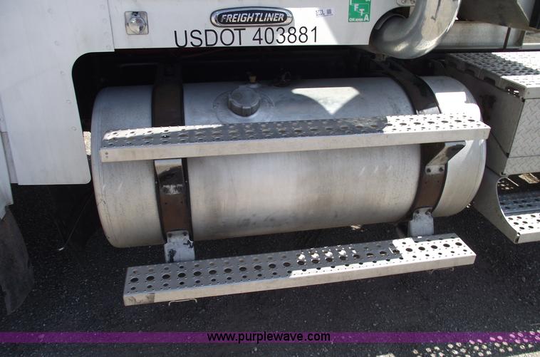 image for item 5775 2005 Freightliner FLD120 SD semi truck