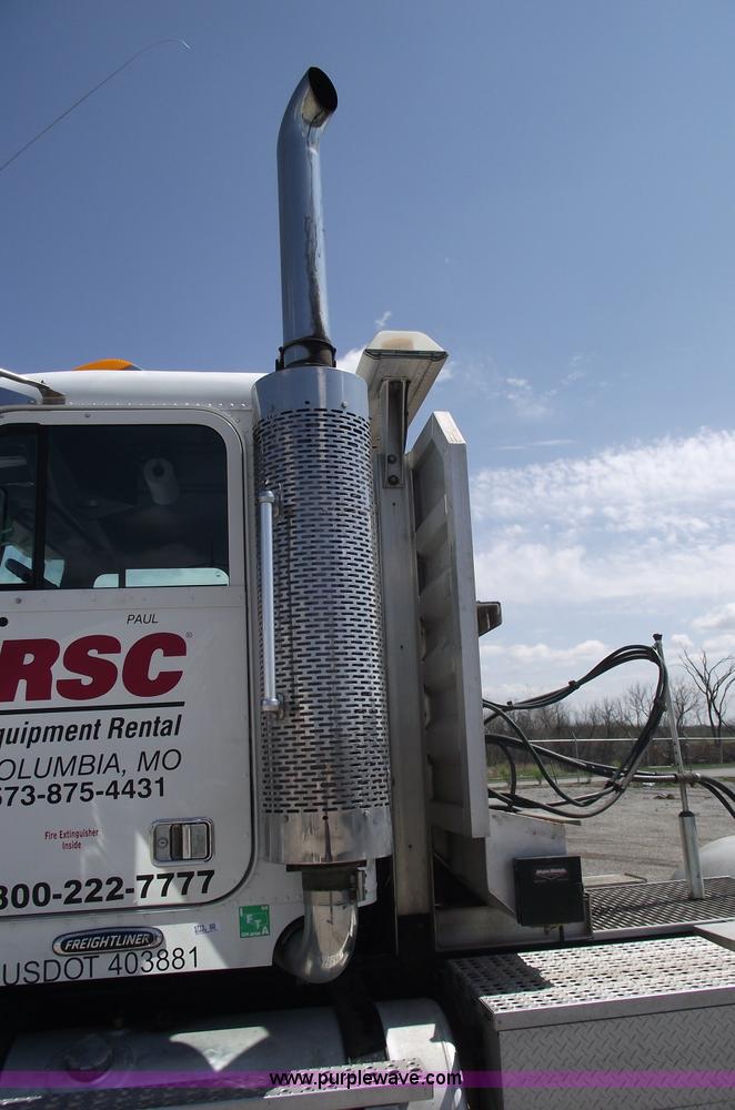 image for item 5775 2005 Freightliner FLD120 SD semi truck