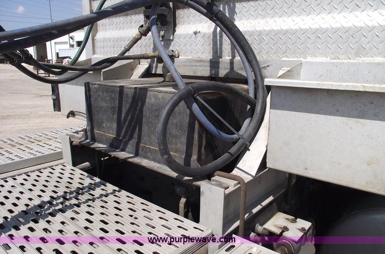 image for item 5775 2005 Freightliner FLD120 SD semi truck