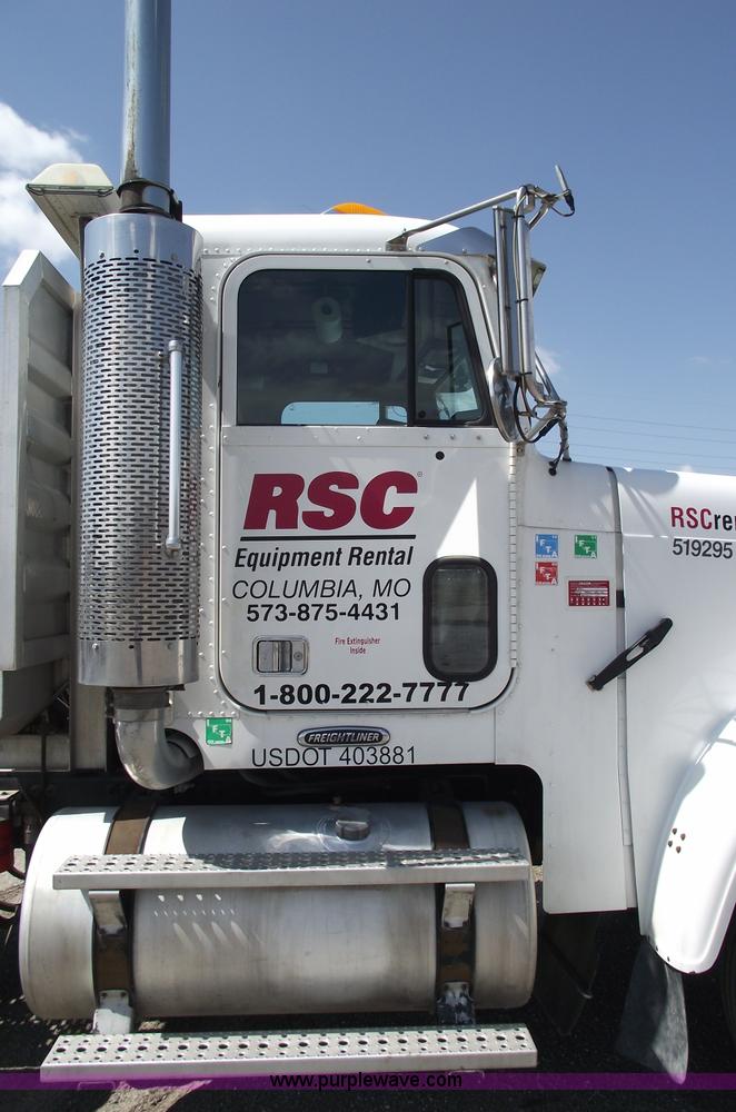 image for item 5775 2005 Freightliner FLD120 SD semi truck