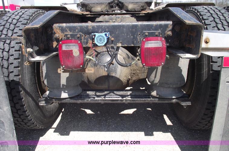 image for item 5775 2005 Freightliner FLD120 SD semi truck