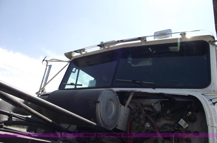 image for item 5775 2005 Freightliner FLD120 SD semi truck