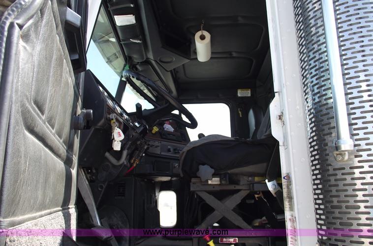 image for item 5775 2005 Freightliner FLD120 SD semi truck