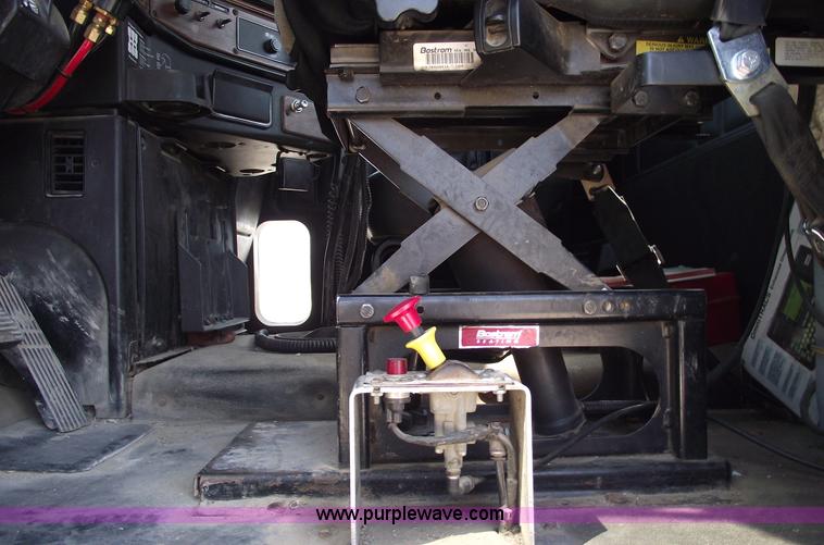 image for item 5775 2005 Freightliner FLD120 SD semi truck