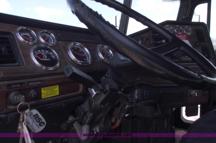 image for item 5775 2005 Freightliner FLD120 SD semi truck