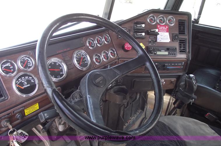 image for item 5775 2005 Freightliner FLD120 SD semi truck