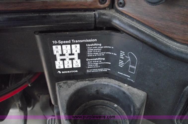 image for item 5775 2005 Freightliner FLD120 SD semi truck