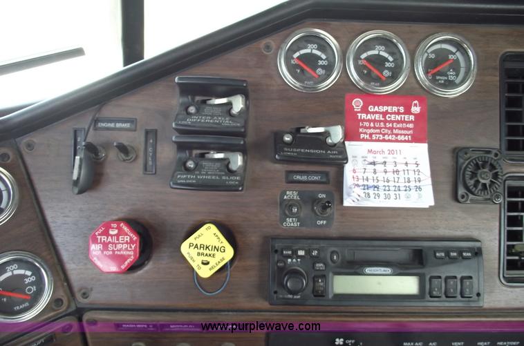 image for item 5775 2005 Freightliner FLD120 SD semi truck