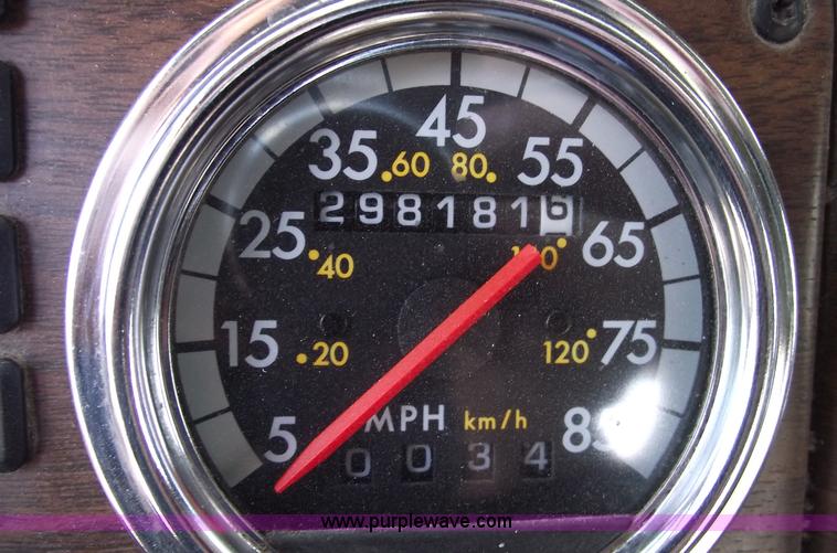 image for item 5775 2005 Freightliner FLD120 SD semi truck