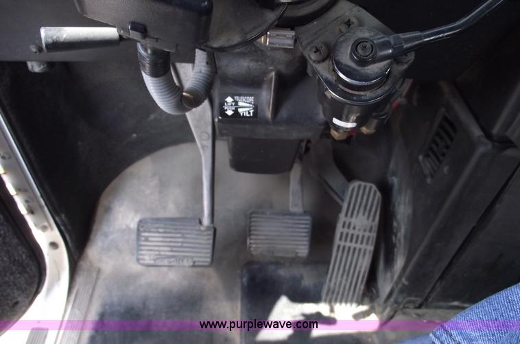 image for item 5775 2005 Freightliner FLD120 SD semi truck