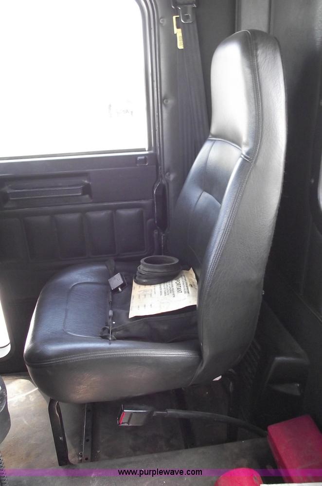 image for item 5775 2005 Freightliner FLD120 SD semi truck