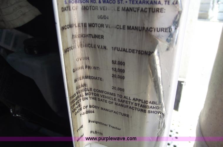 image for item 5775 2005 Freightliner FLD120 SD semi truck