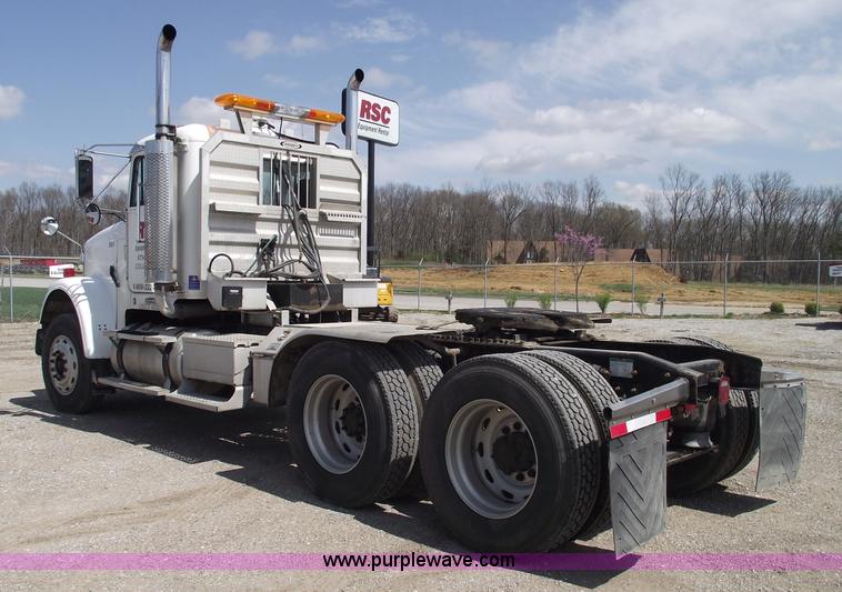 image for item 5776 2005 Freightliner FLD120 SD-TA semi truck