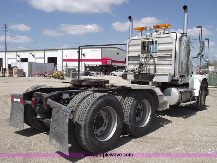 image for item 5776 2005 Freightliner FLD120 SD-TA semi truck