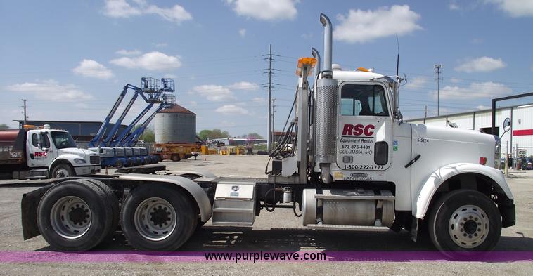 image for item 5776 2005 Freightliner FLD120 SD-TA semi truck