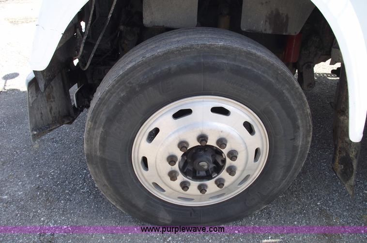 image for item 5776 2005 Freightliner FLD120 SD-TA semi truck