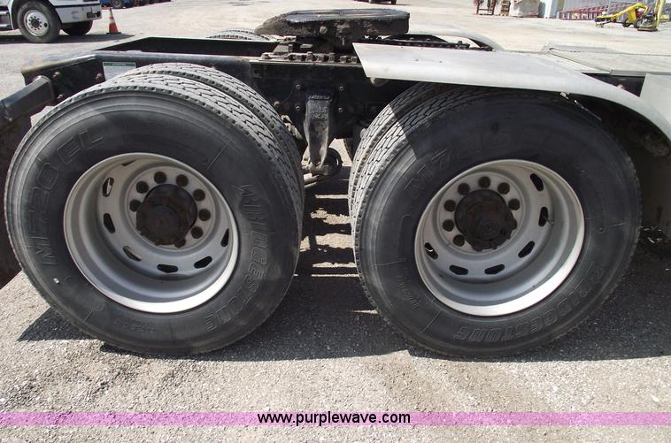 image for item 5776 2005 Freightliner FLD120 SD-TA semi truck