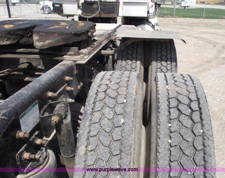 image for item 5776 2005 Freightliner FLD120 SD-TA semi truck