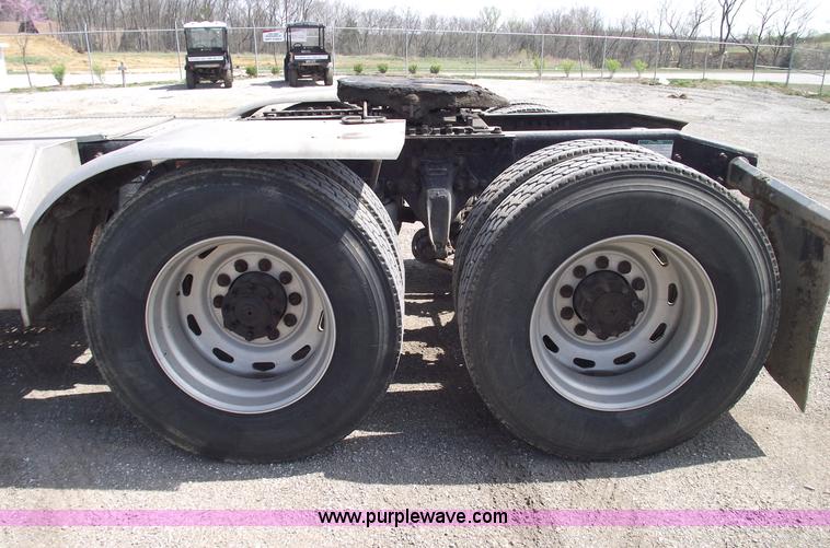 image for item 5776 2005 Freightliner FLD120 SD-TA semi truck